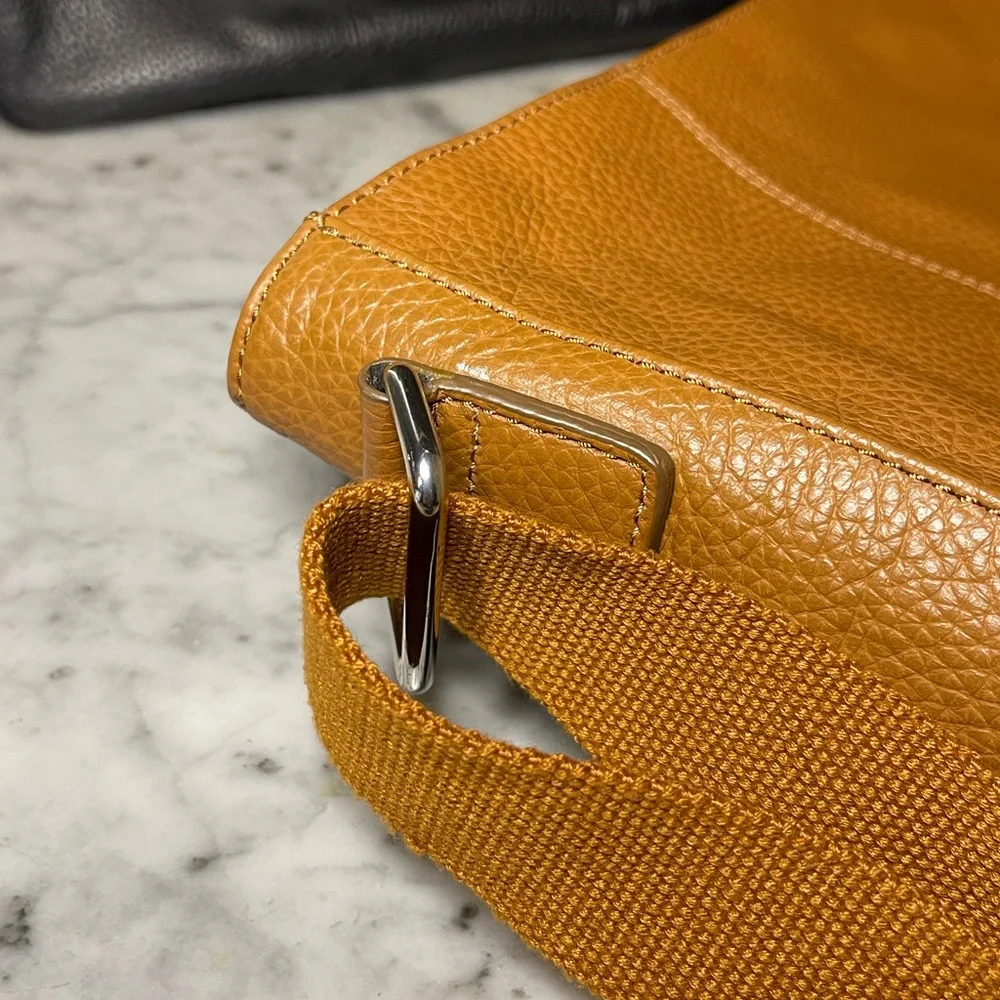 Cole Haan Leather Messenger Bag 9.5/10 NWOT - Picture 5 of 10